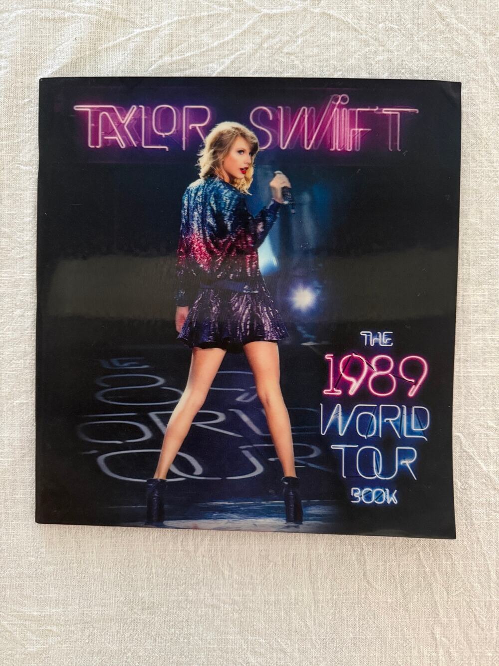 Taylor Swift 1989 World Tour 2014 Souvenir Photo Book Hologram Lenticular Cover